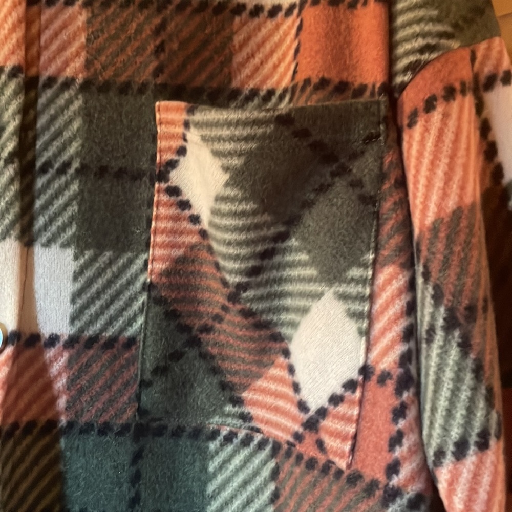 Woman’s shacket - Picture 5 of 7